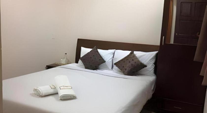 Oyo 90936 Hotel Manjoi Inn 이포 외부 사진