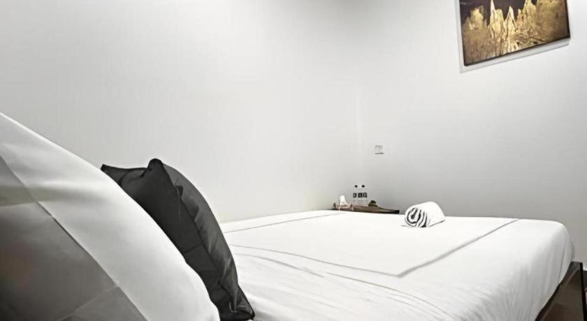 Oyo 90936 Hotel Manjoi Inn 이포 외부 사진