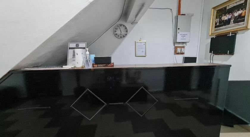 Oyo 90936 Hotel Manjoi Inn 이포 외부 사진