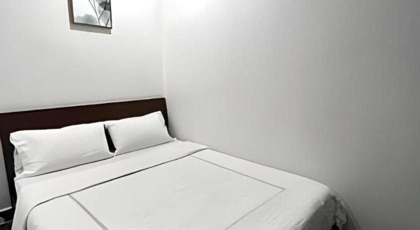 Oyo 90936 Hotel Manjoi Inn 이포 외부 사진