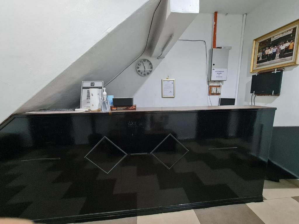 Oyo 90936 Hotel Manjoi Inn 이포 외부 사진